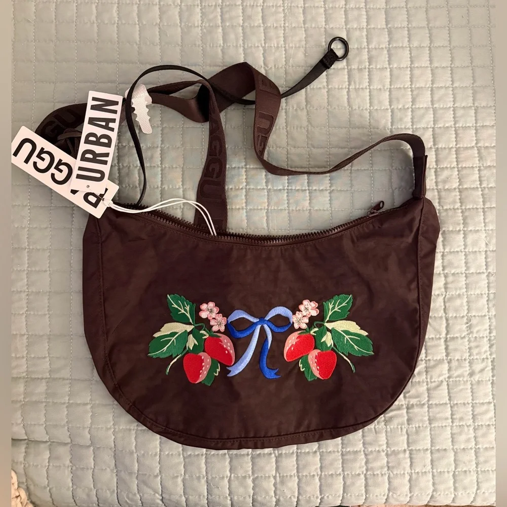 BAGGU Medium Nylon Crescent Embroidered Strawberry - Picture 3 of 6